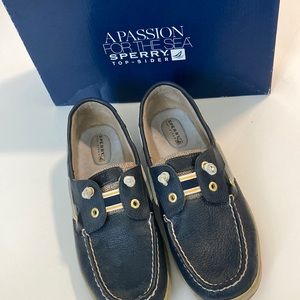 Navy Sperry Rainbowfish Laceless boat shoes